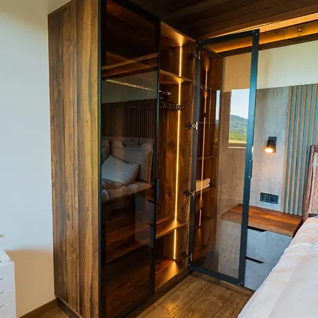 Pristan In The Mountain Luxury Suits فندق *